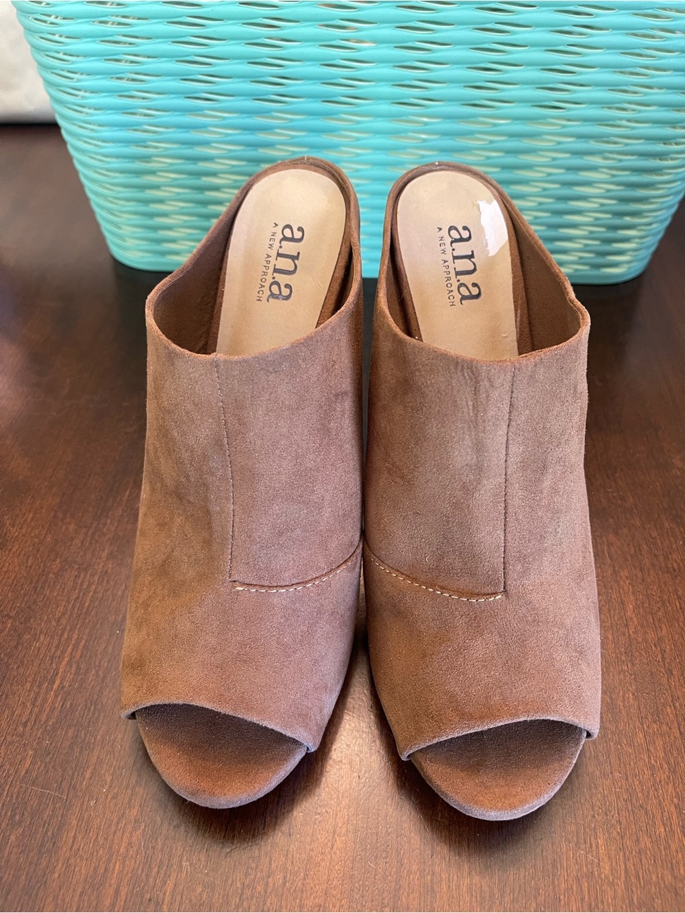 a.n.a (A New Approach) faux suede open-toe mule heels SZ 8 Color Brown NWOT